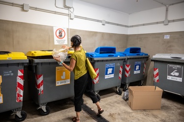 Genova, ecopunto in via dei Giustiniani - raccolta differenziata