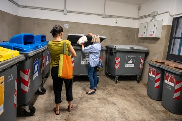 Genova, ecopunto in via dei Giustiniani - raccolta differenziata