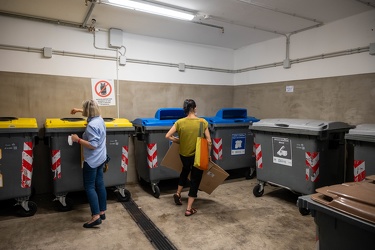 Genova, ecopunto in via dei Giustiniani - raccolta differenziata