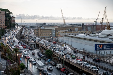 Genova, corso aurelio saffi - piccolo incidente in sopraelevata 