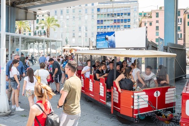 Genova, turisti nel caldo weekend di giugno