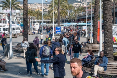 Genova, porto antico - torna coda turisti per acquario nel weeke