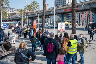 Genova, porto antico - torna coda turisti per acquario nel weeke