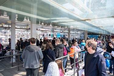 Genova, porto antico - torna coda turisti per acquario nel weeke