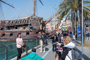 Genova, porto antico - torna coda turisti per acquario nel weeke