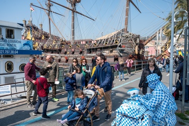 Genova, porto antico - torna coda turisti per acquario nel weeke