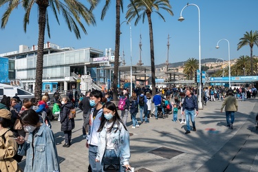 Genova, porto antico - torna coda turisti per acquario nel weeke