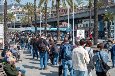 Genova, porto antico - torna coda turisti per acquario nel weeke