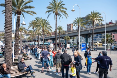 Genova, porto antico - torna coda turisti per acquario nel weeke