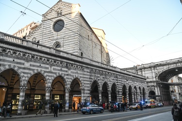 uomo cade piazzale chiesa santo stefano via XX 08022022