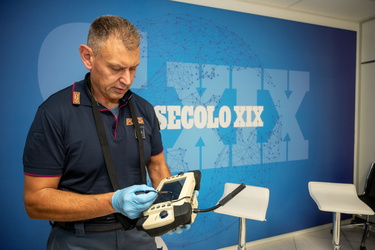 Genova, redazione Secolo XIX - incontro con artificieri polizia