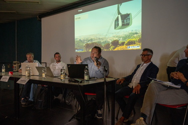 Genova, centro civico Buranello - assemblea sul tema della funiv