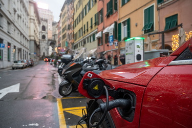Genova, colonnine automobili elettriche