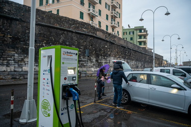 Genova, colonnine automobili elettriche