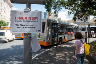 Genova, metropolitana chiusa, navette autobus sostitutive