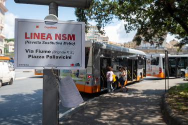 Genova, metropolitana chiusa, navette autobus sostitutive