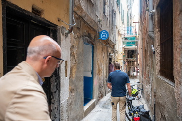 Genova, centro storico - apertura bassi per deposito biciclette