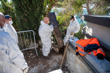 Genova, Sori, cimitero - spostamento precauzionale salme causa r