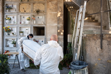 Genova, Sori, cimitero - spostamento precauzionale salme causa r