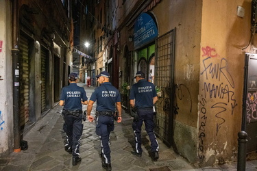 Genova, controlli polizia nella notte - centro storico