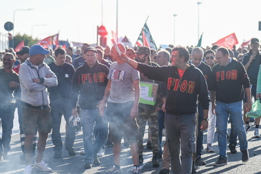 corteo Sciopero ex ilva 02102023-45