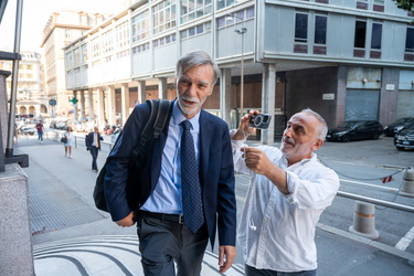 Genova, tribunale - Graziano Delrio, ex ministro, presente al pr