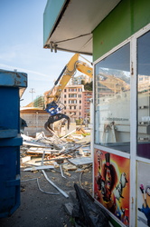 Genova, piazzale Kennedy - demolizioni costruzioni abusive in pr