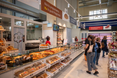 Genova, ex mercato del pesce piazza Cavour - apertura supermerca