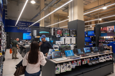 Genova, ex mercato del pesce piazza Cavour - apertura supermerca