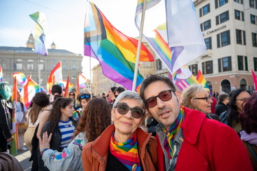 Genova, largo Pertini - presidio famiglie arcobaleno