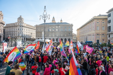 Genova, largo Pertini - presidio famiglie arcobaleno