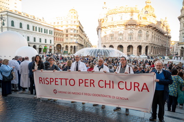 Genova, centro - manifestazione fiaccolata sicurezza operatori s