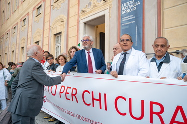 Genova, centro - manifestazione fiaccolata sicurezza operatori s