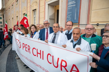 Genova, centro - manifestazione fiaccolata sicurezza operatori s