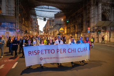 Genova, centro - manifestazione fiaccolata sicurezza operatori s