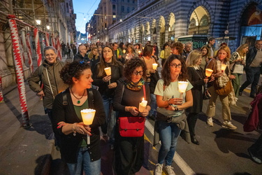 Genova, centro - manifestazione fiaccolata sicurezza operatori s