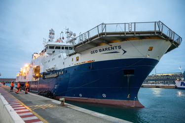 Genova, ponte D'Oria - approdo nave Geo Barents e sbarco migrant