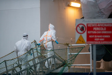 Genova, ponte D'Oria - approdo nave Geo Barents e sbarco migrant