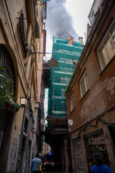 Genova, via della Maddalena - incendio in un appartamento