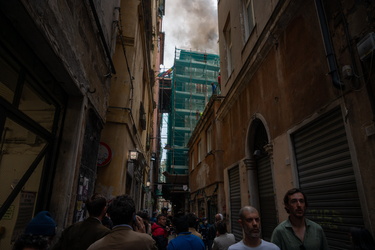 Genova, via della Maddalena - incendio in un appartamento