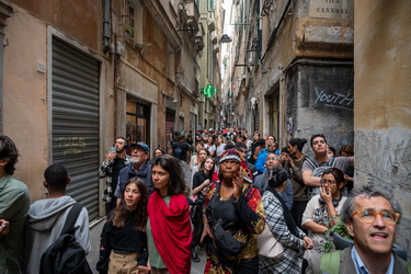 Genova, via della Maddalena - incendio in un appartamento