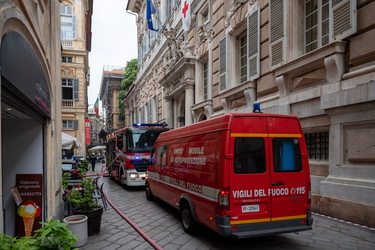 Genova, via della Maddalena - incendio in un appartamento