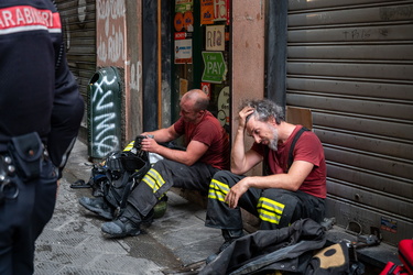 Genova, via della Maddalena - incendio in un appartamento