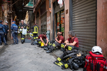 Genova, via della Maddalena - incendio in un appartamento