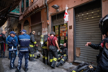 Genova, via della Maddalena - incendio in un appartamento