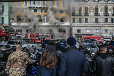 incendio negozio via gramsci 07042023-8639