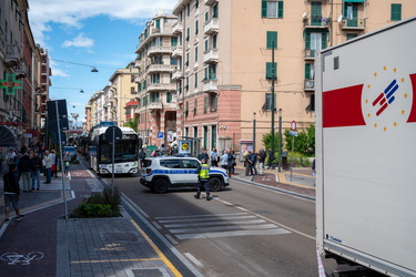 Genova, via Cornigliano - muore a 50 anni, investita da una auto