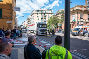 Genova, via Cornigliano - muore a 50 anni, investita da una auto