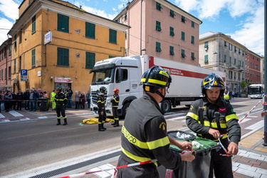 Genova, via Cornigliano - muore a 50 anni, investita da una auto