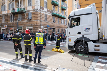 Genova, via Cornigliano - muore a 50 anni, investita da una auto